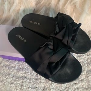 Bow Tie Slides